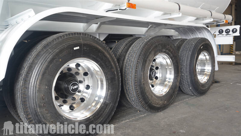 The Trie of Fuel tanker Trailer For Sale